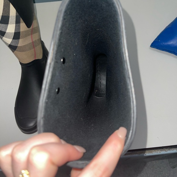 Lightly worn Burberry rain boots! - Picture 4 of 9